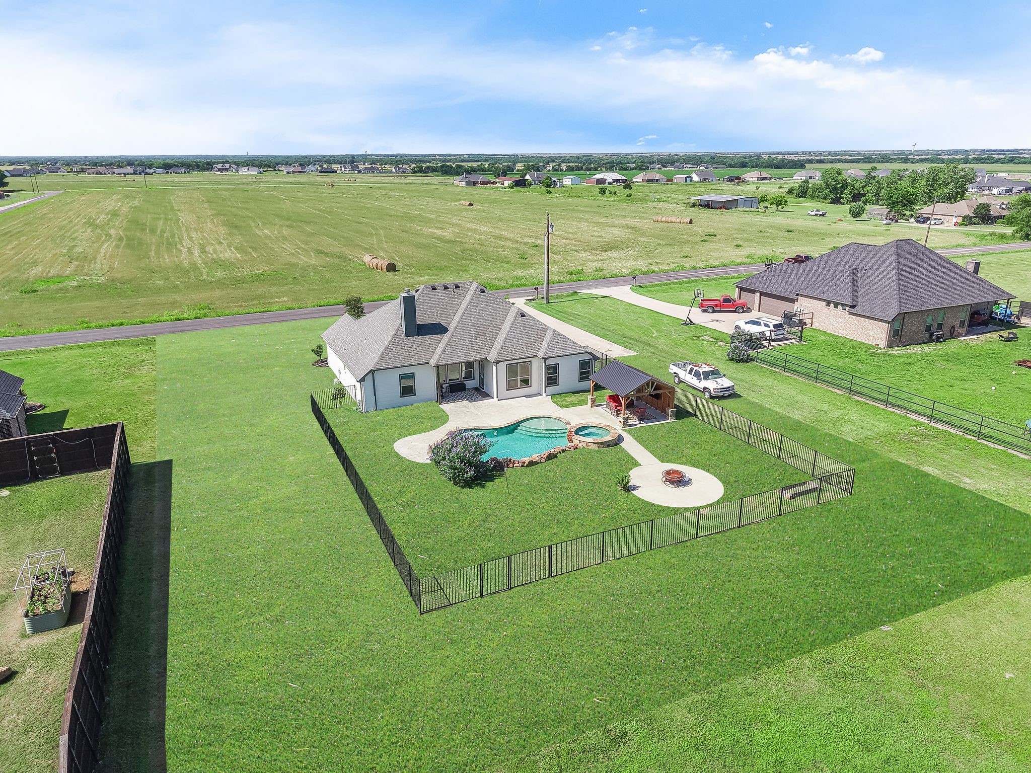 2423 County Road 2710