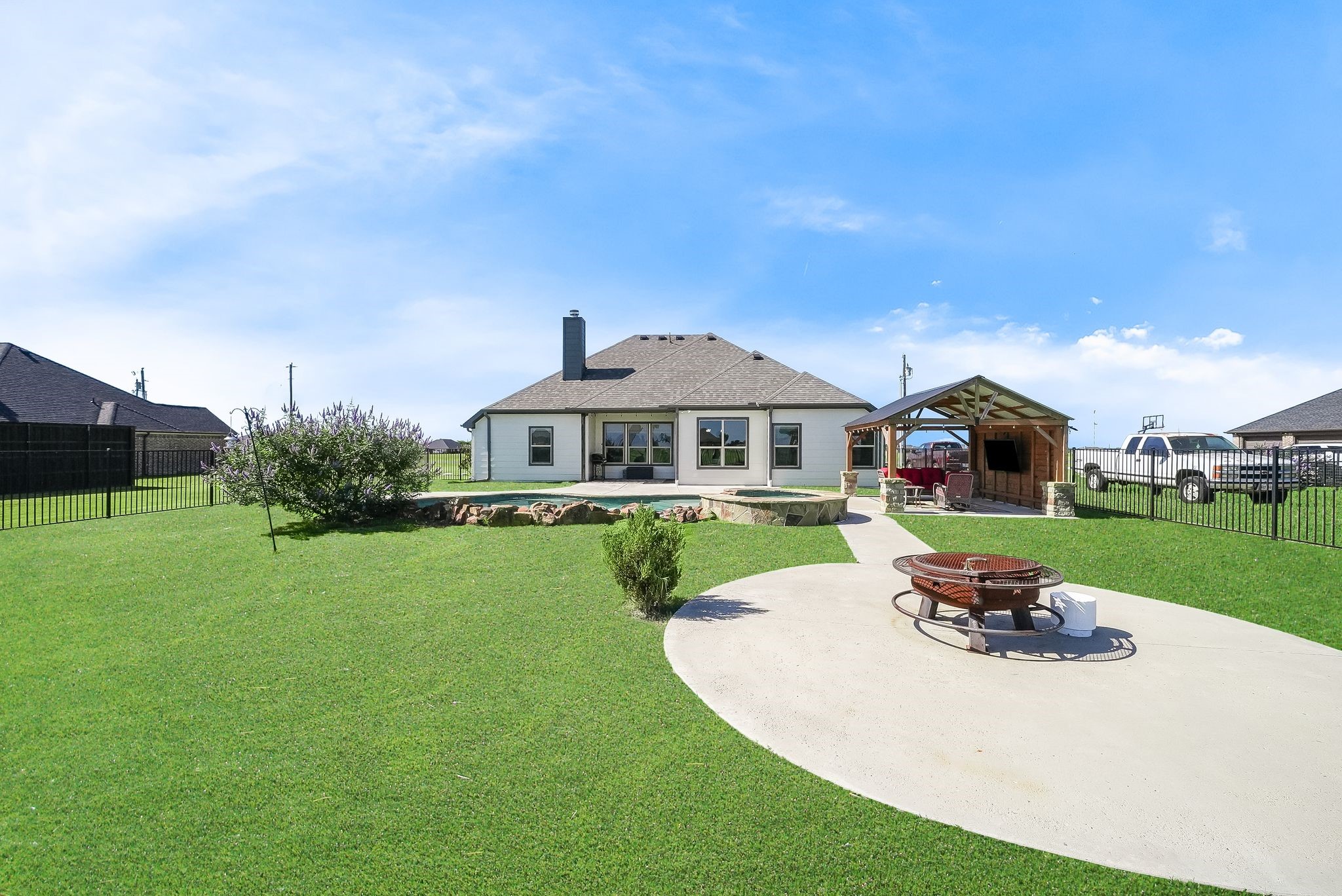2423 County Road 2710