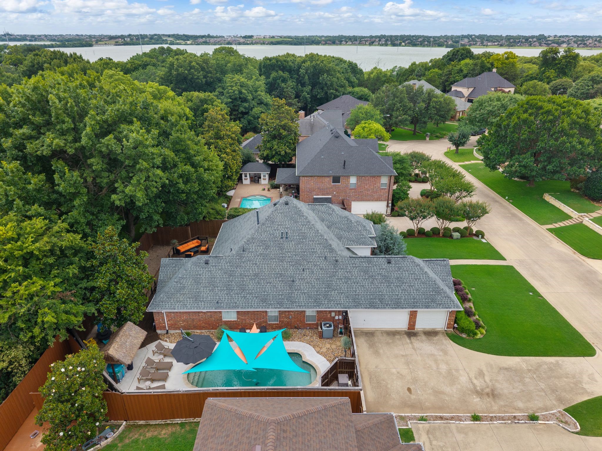 1910 Skipaway Drive