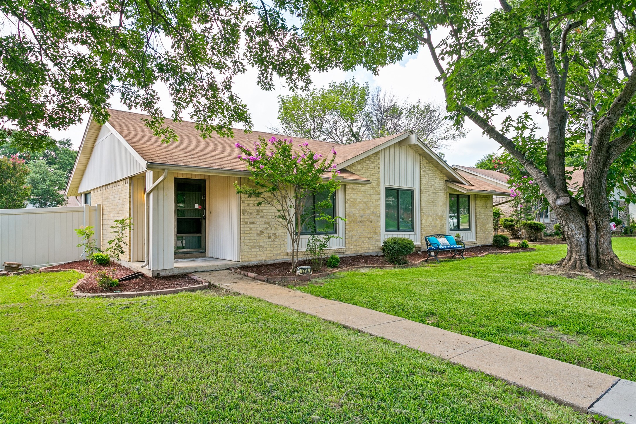 1214 Valencia Lane
