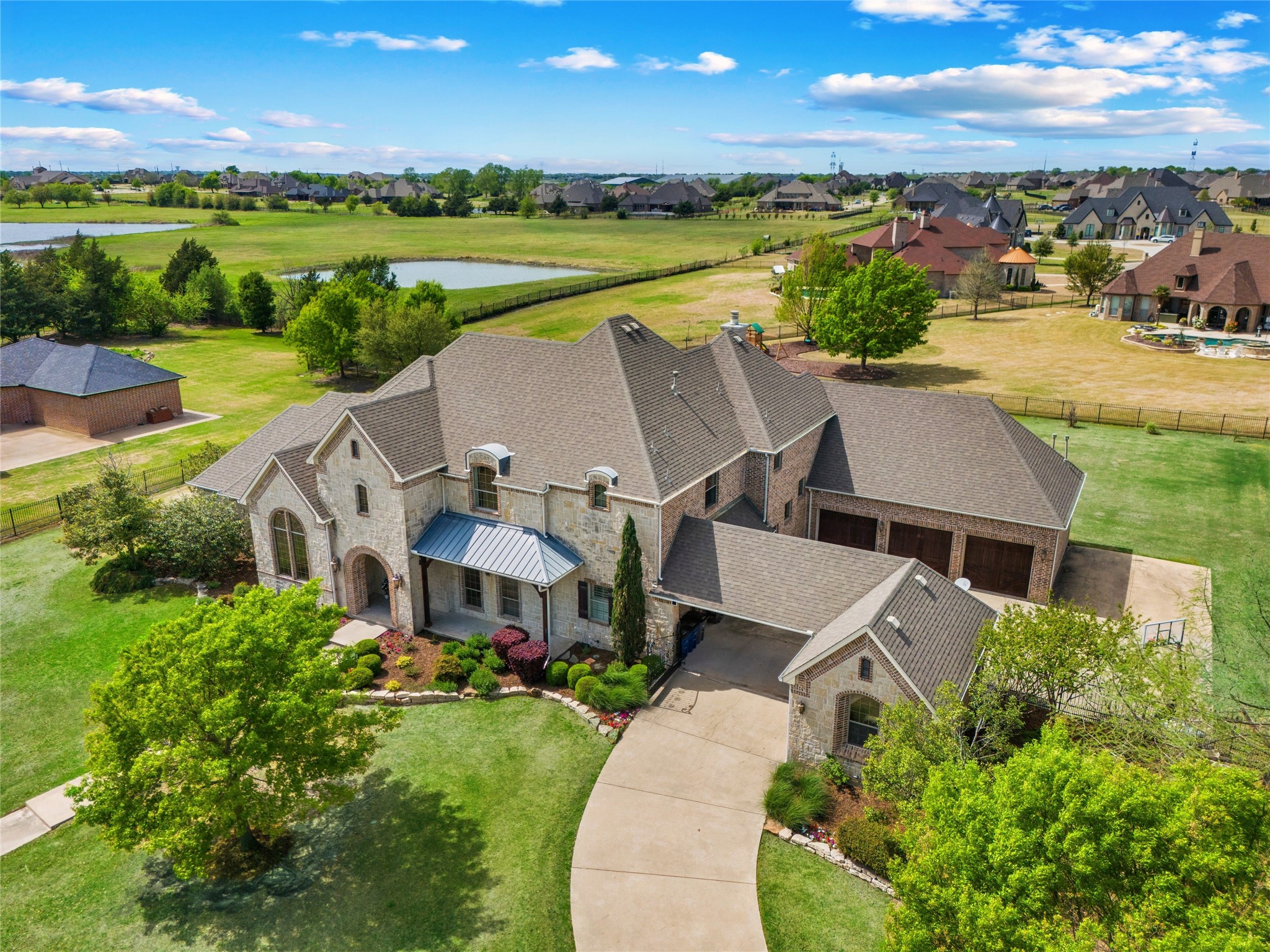 1061 Kingsbridge Lane