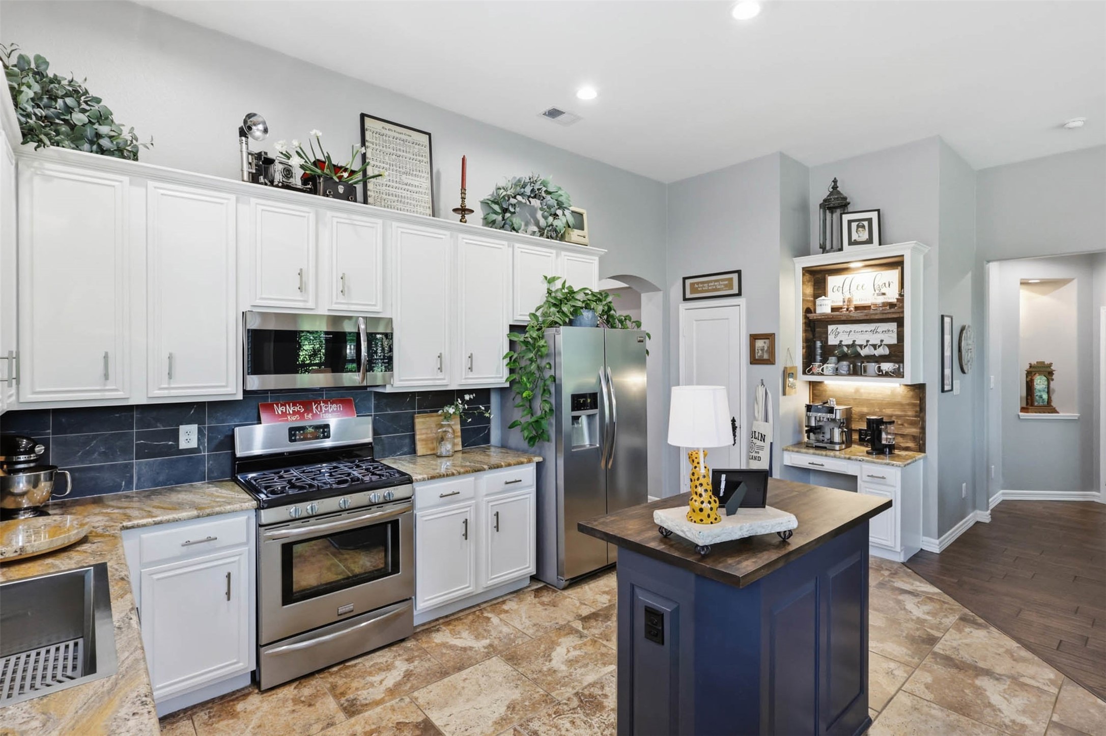 8813 Edinburgh Lane