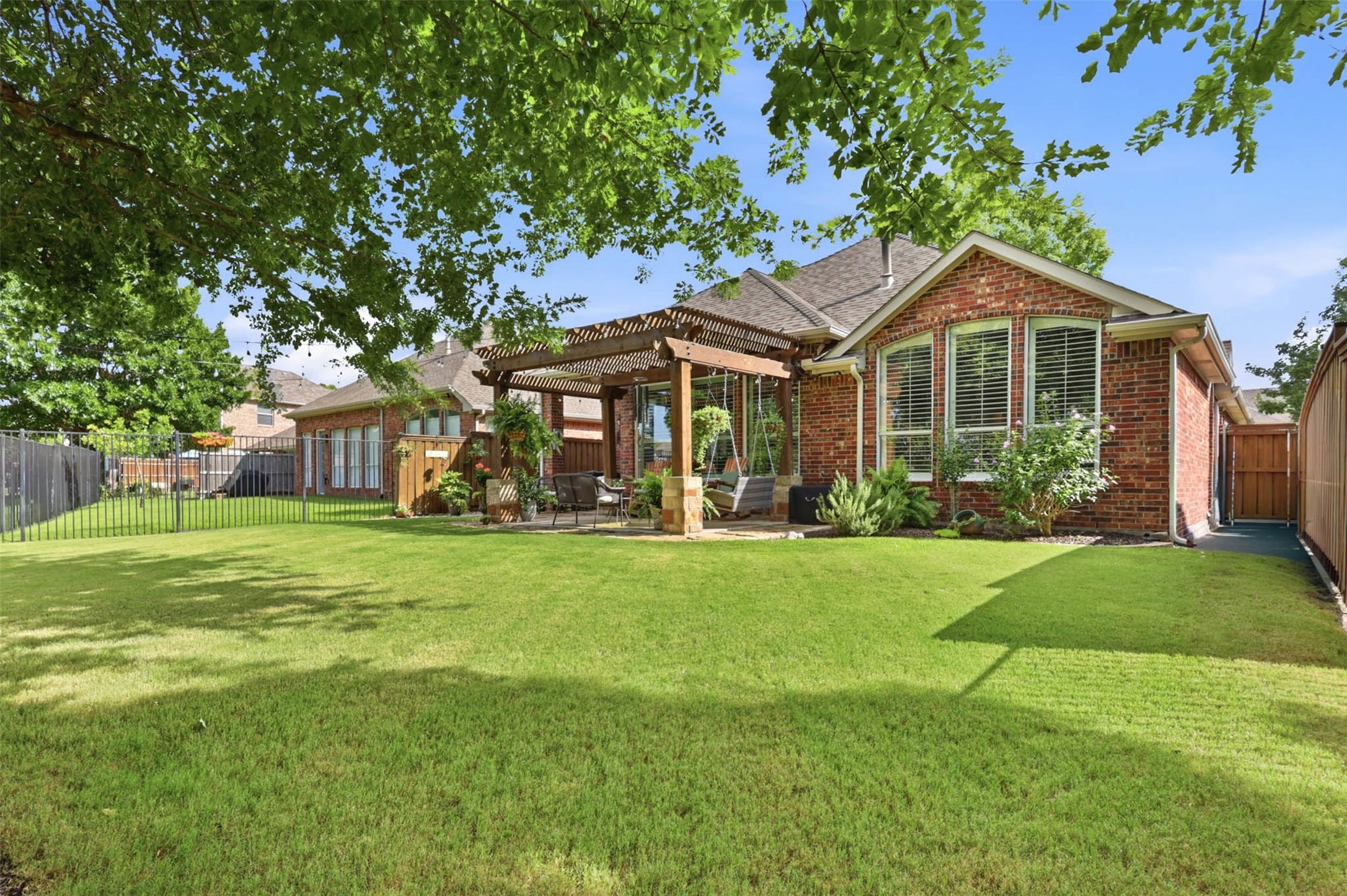 8813 Edinburgh Lane