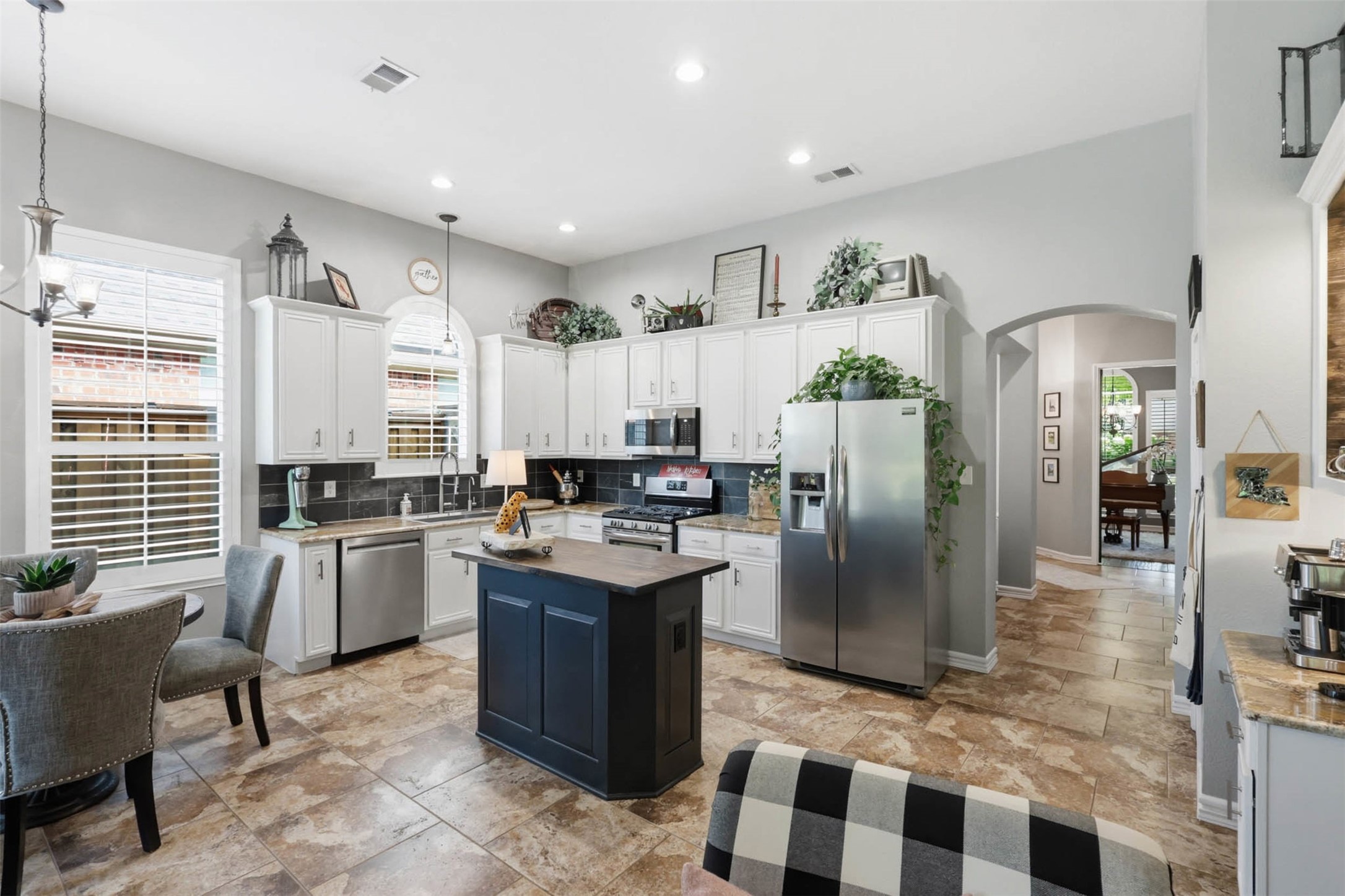 8813 Edinburgh Lane