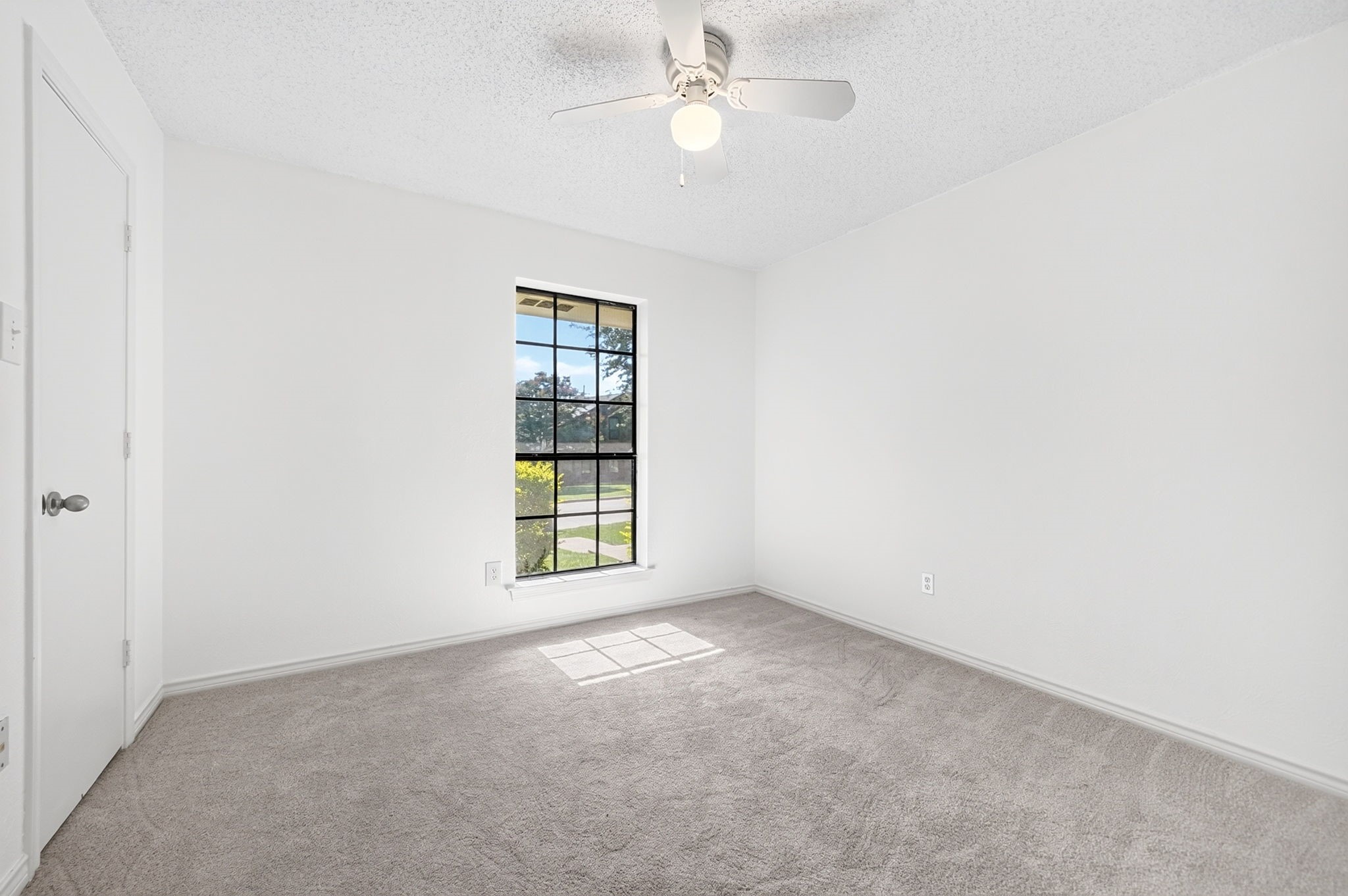 806 Lake Meadows Circle