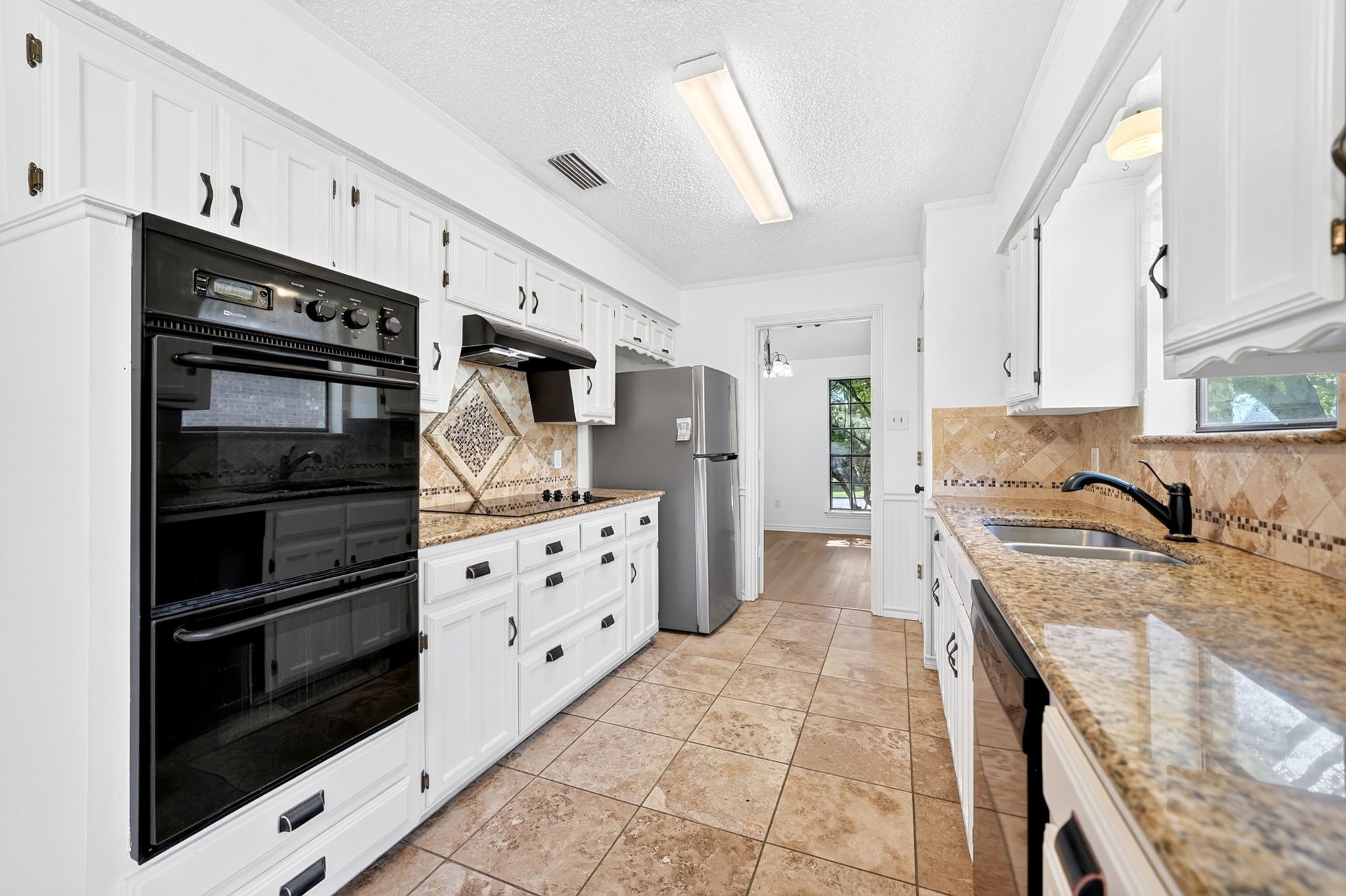 806 Lake Meadows Circle