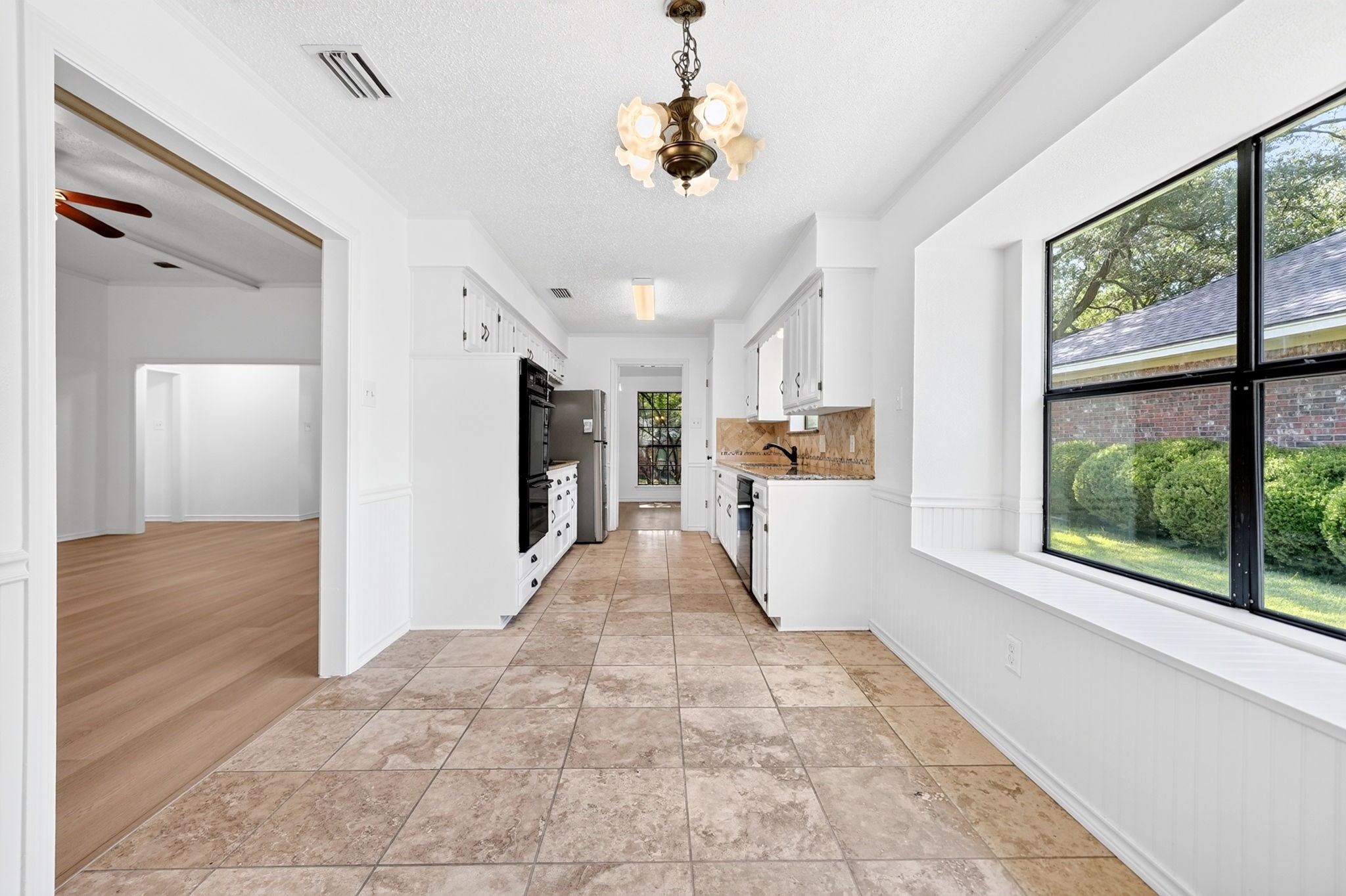 806 Lake Meadows Circle