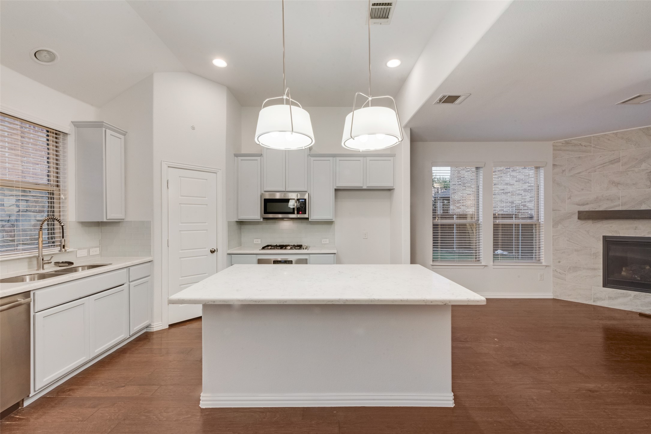 2418 Hillview Drive