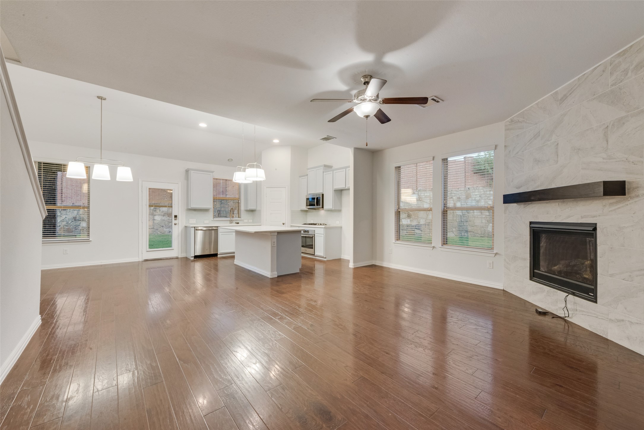 2418 Hillview Drive