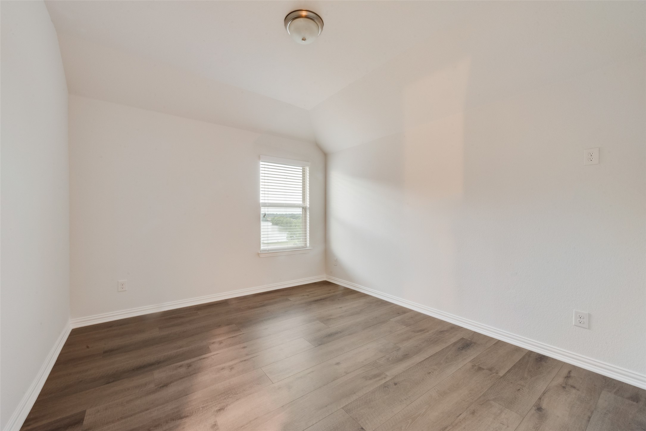 2418 Hillview Drive