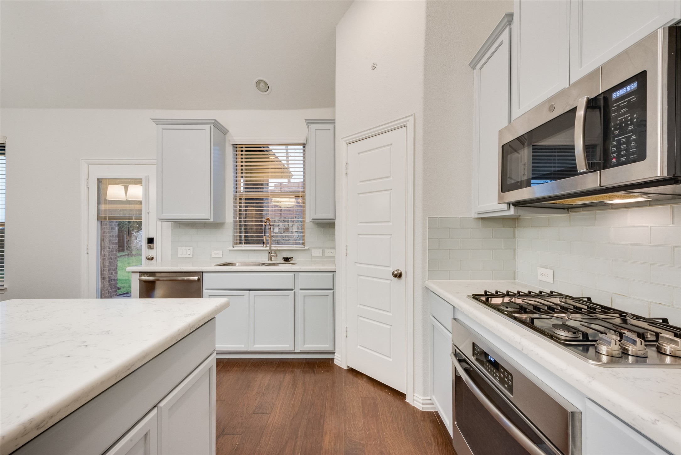 2418 Hillview Drive