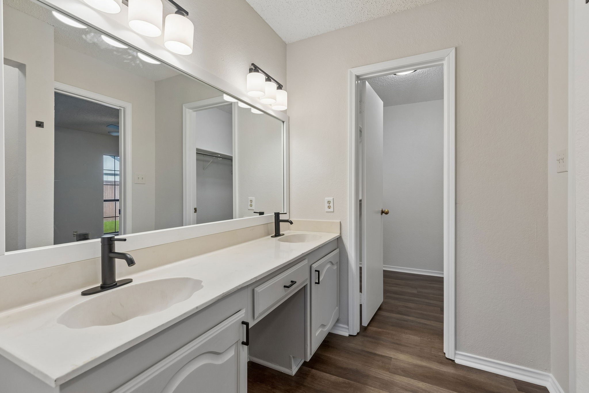 1805 Creekside Court