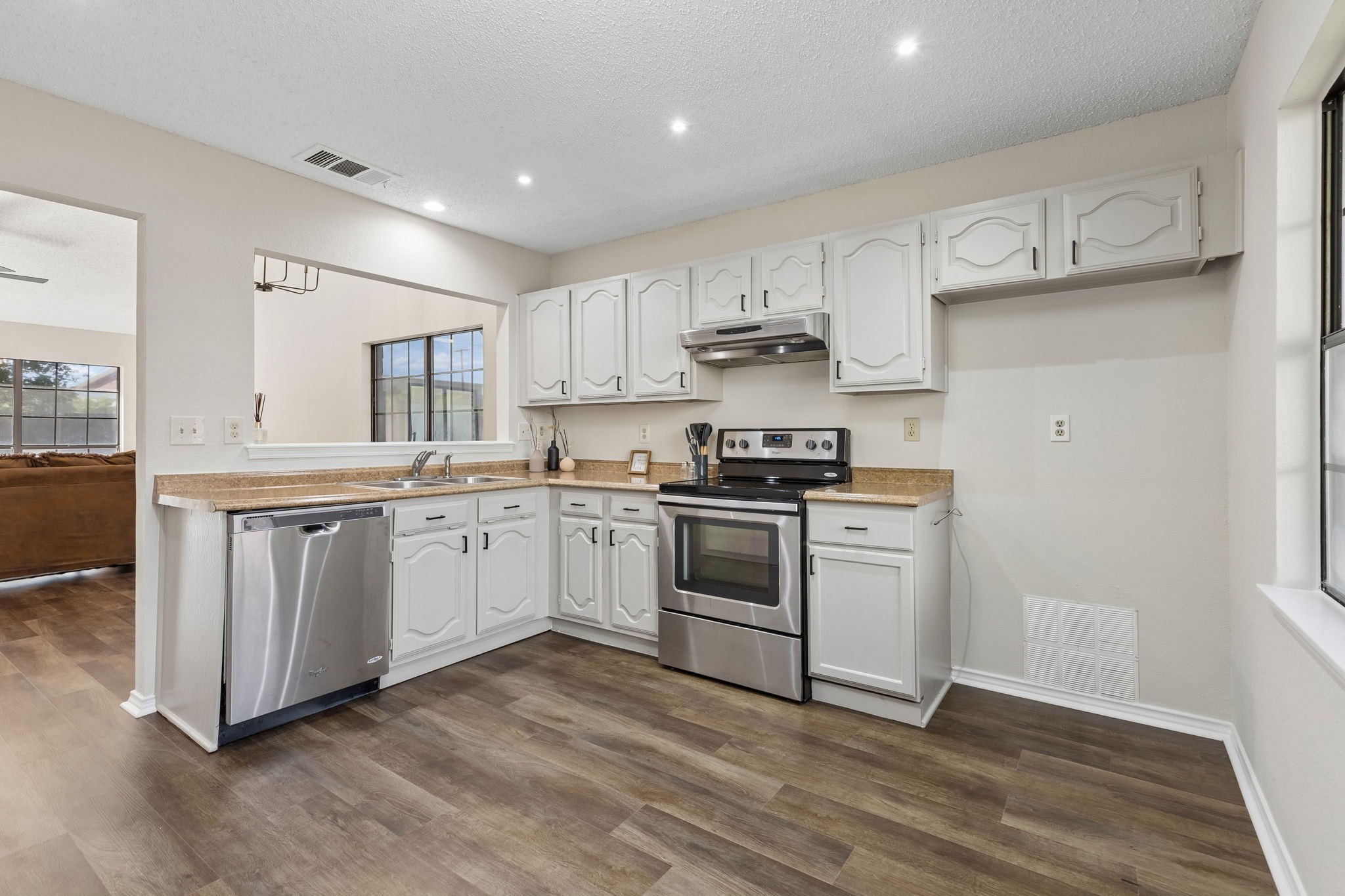 1805 Creekside Court