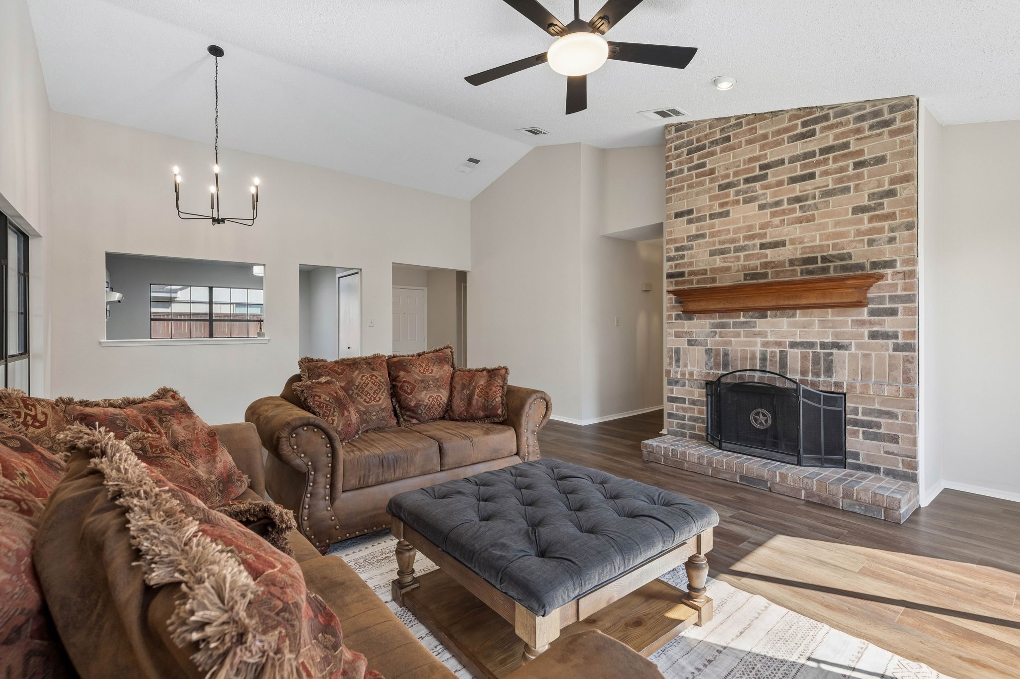 1805 Creekside Court