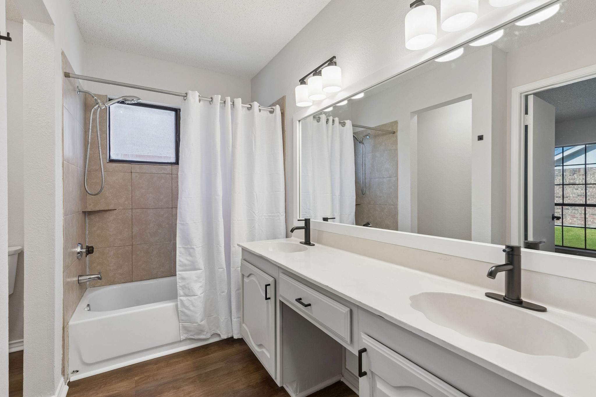 1805 Creekside Court