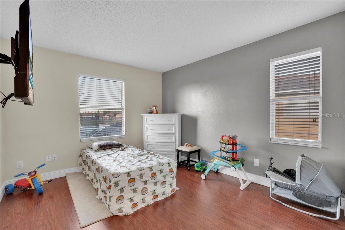 3279 FAIRFIELD DR