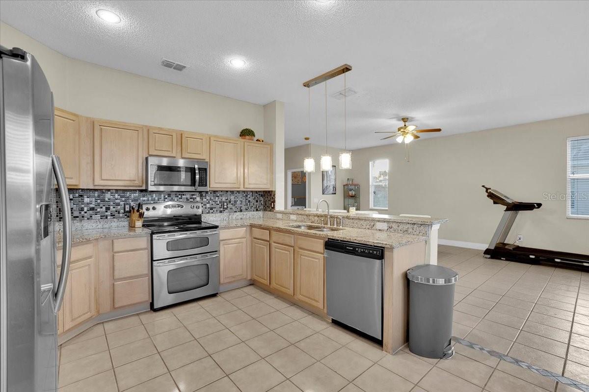 3279 FAIRFIELD DR