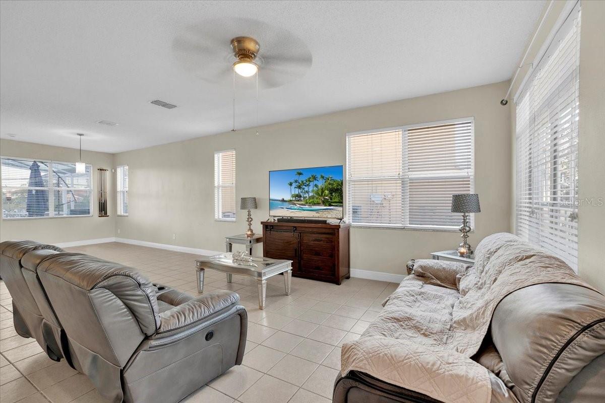 3279 FAIRFIELD DR