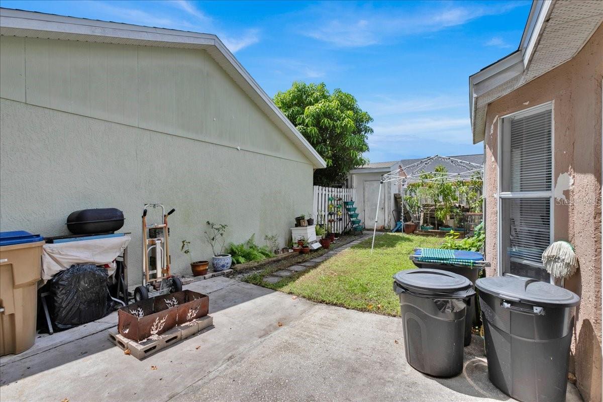 2448 HARBOR TOWN DR