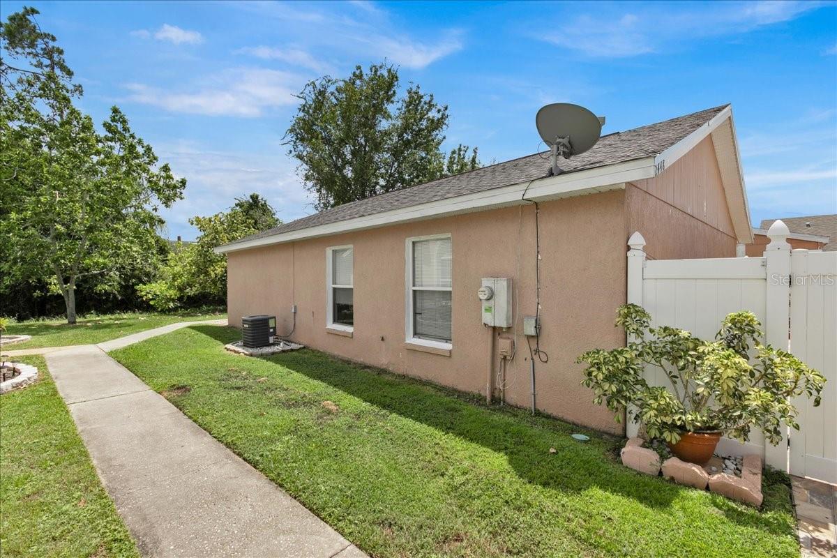 2448 HARBOR TOWN DR