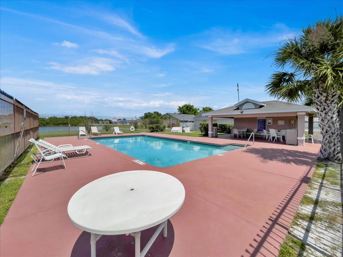 2448 HARBOR TOWN DR