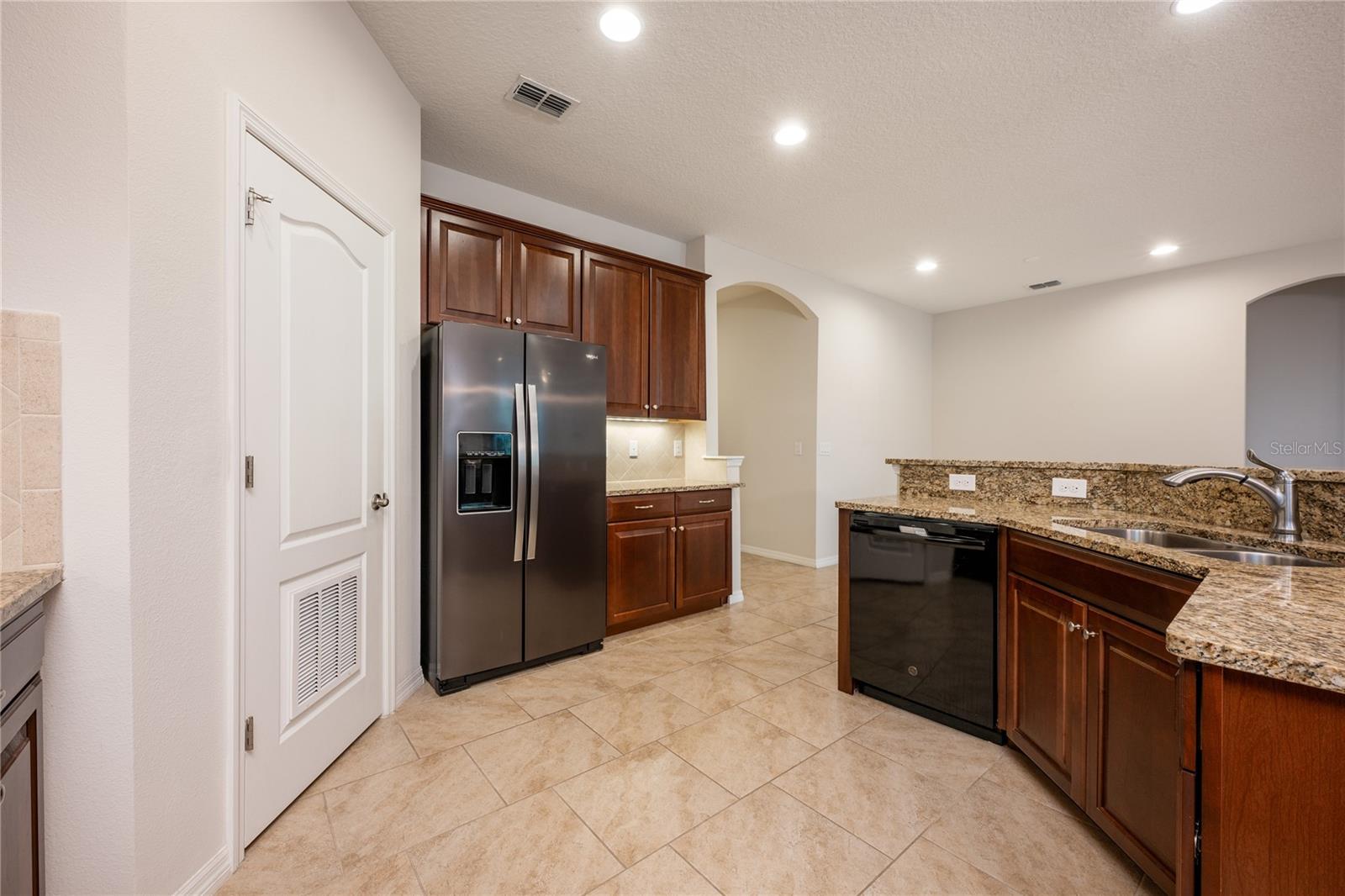 121 WHIRLAWAY DR