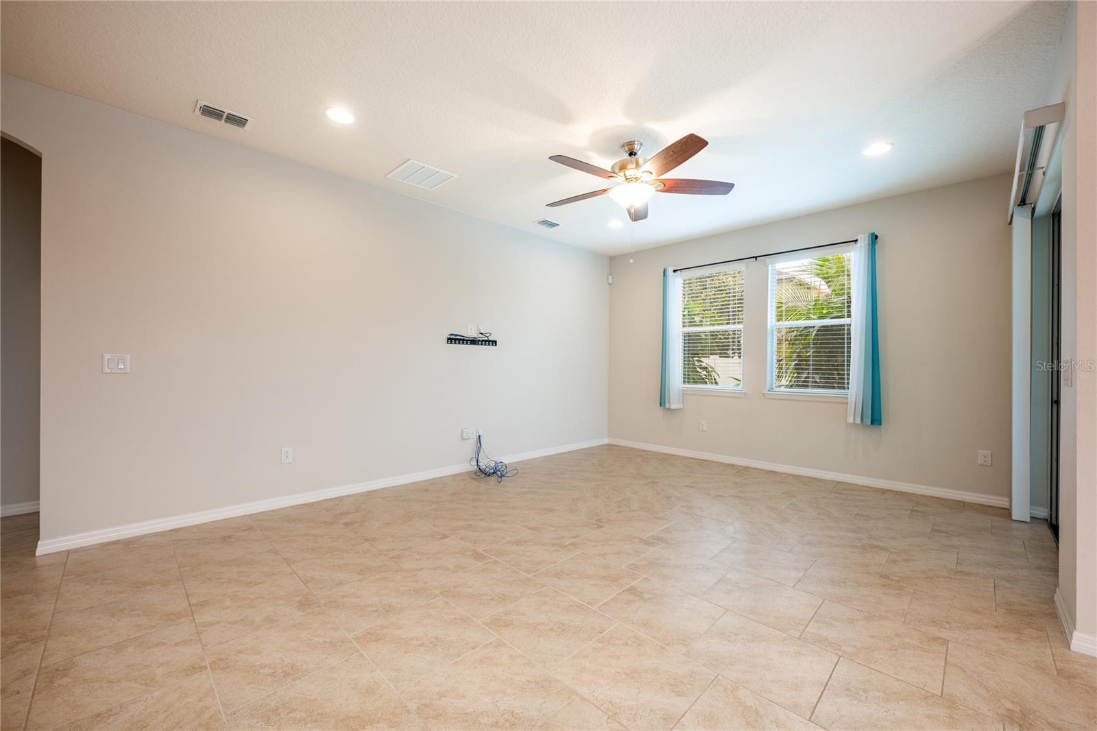 121 WHIRLAWAY DR