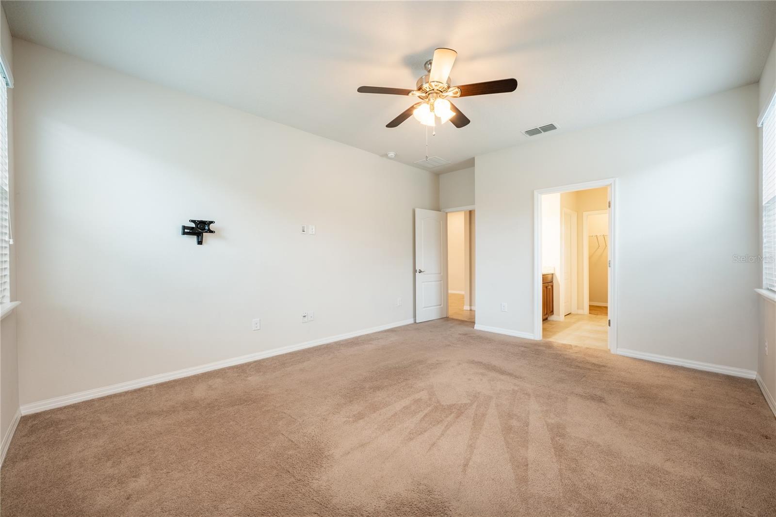 121 WHIRLAWAY DR
