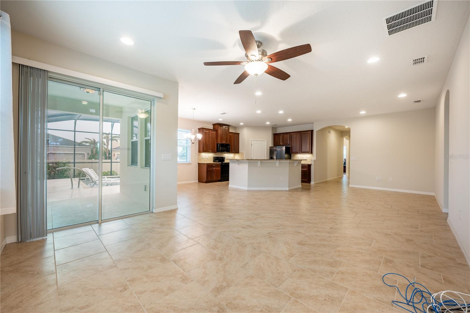 121 WHIRLAWAY DR