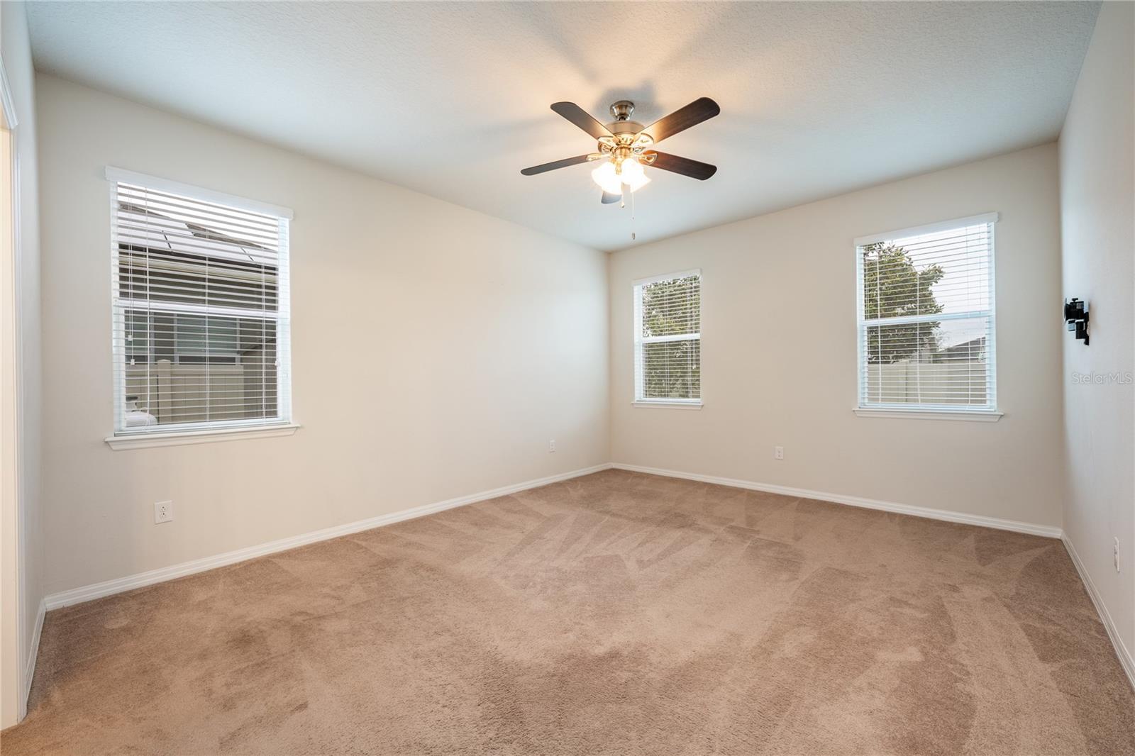 121 WHIRLAWAY DR