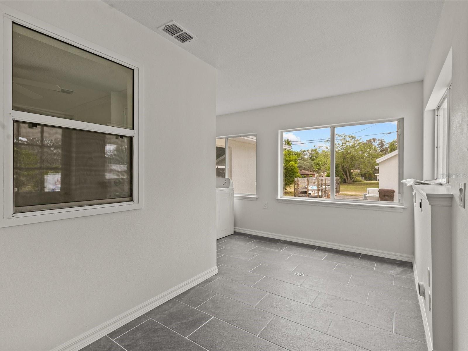 207 E PALMETTO ST