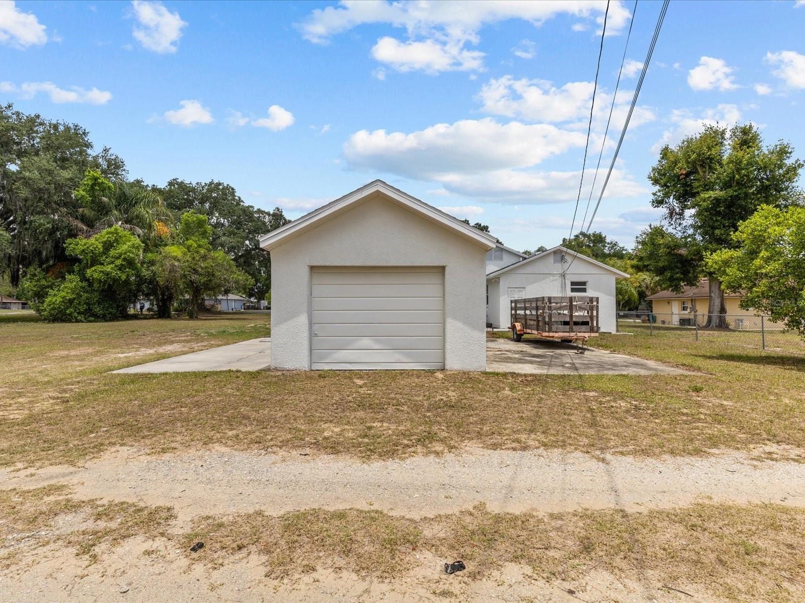 207 E PALMETTO ST