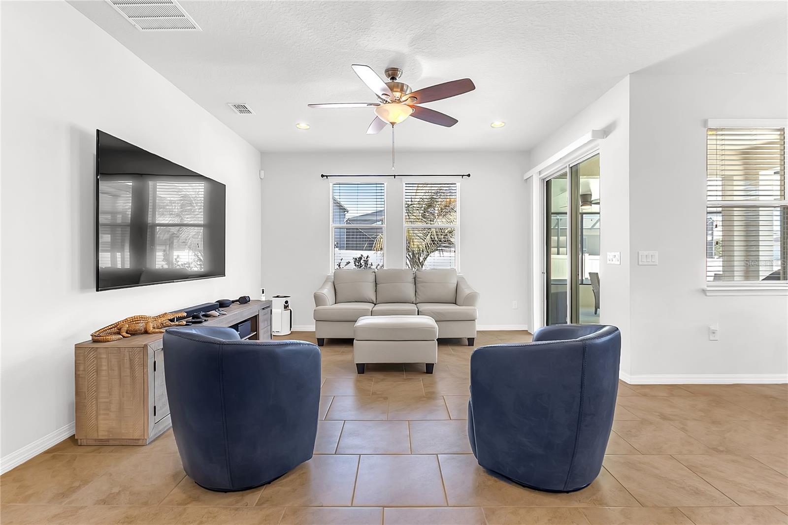 121 WHIRLAWAY DR
