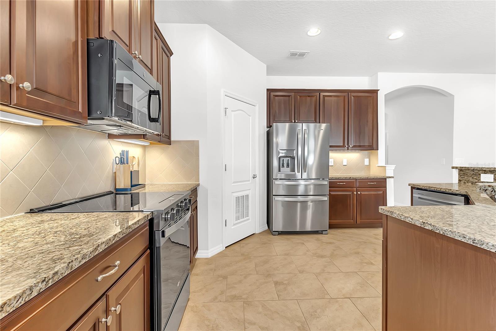 121 WHIRLAWAY DR