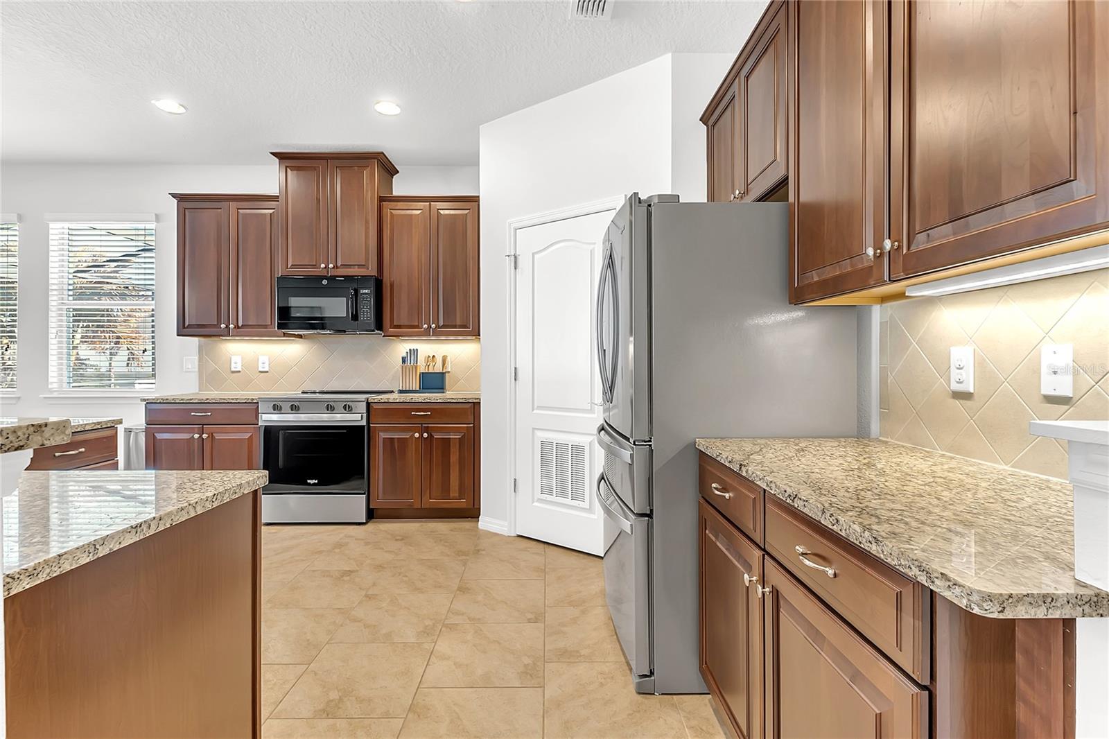 121 WHIRLAWAY DR