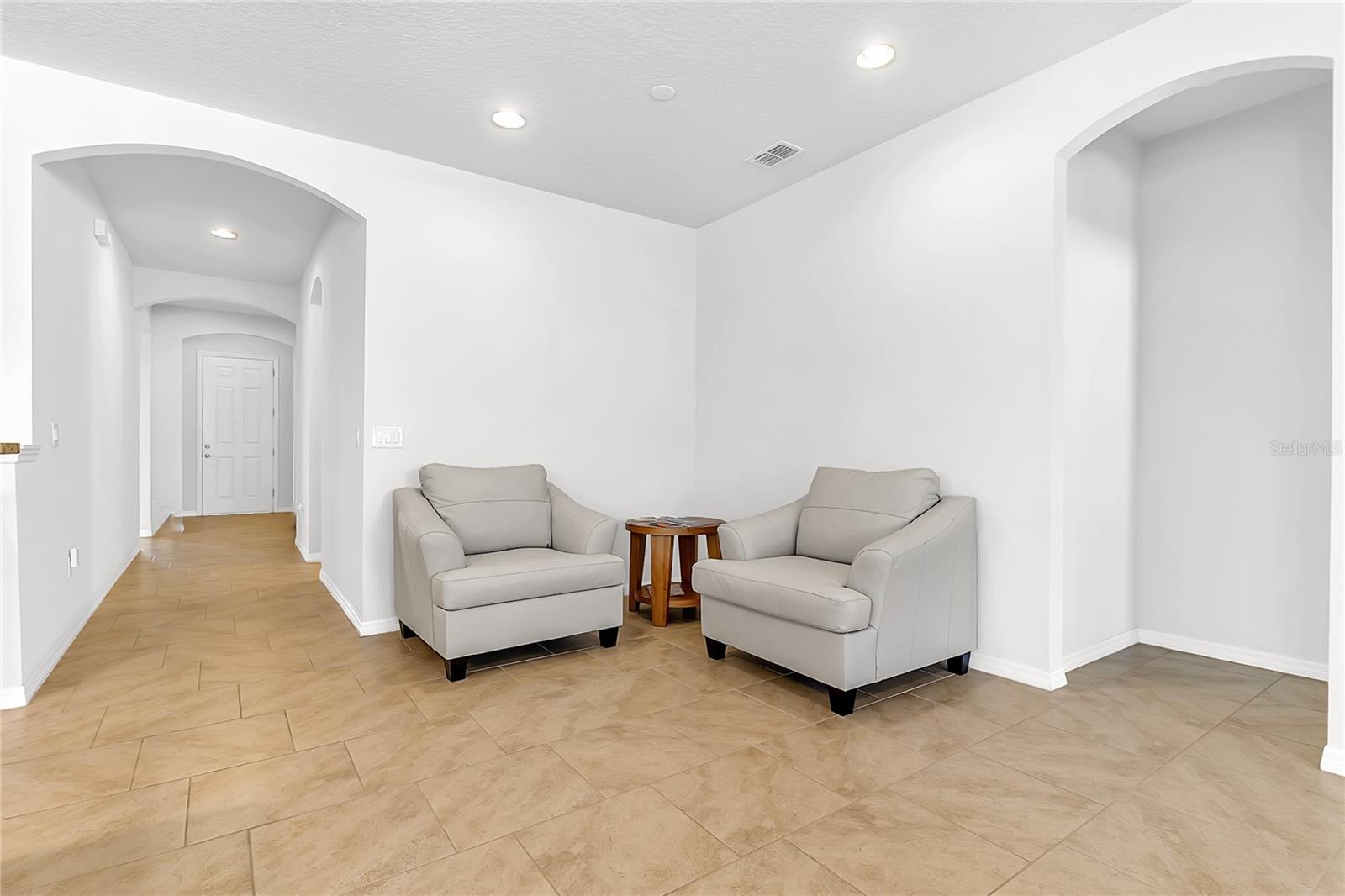121 WHIRLAWAY DR