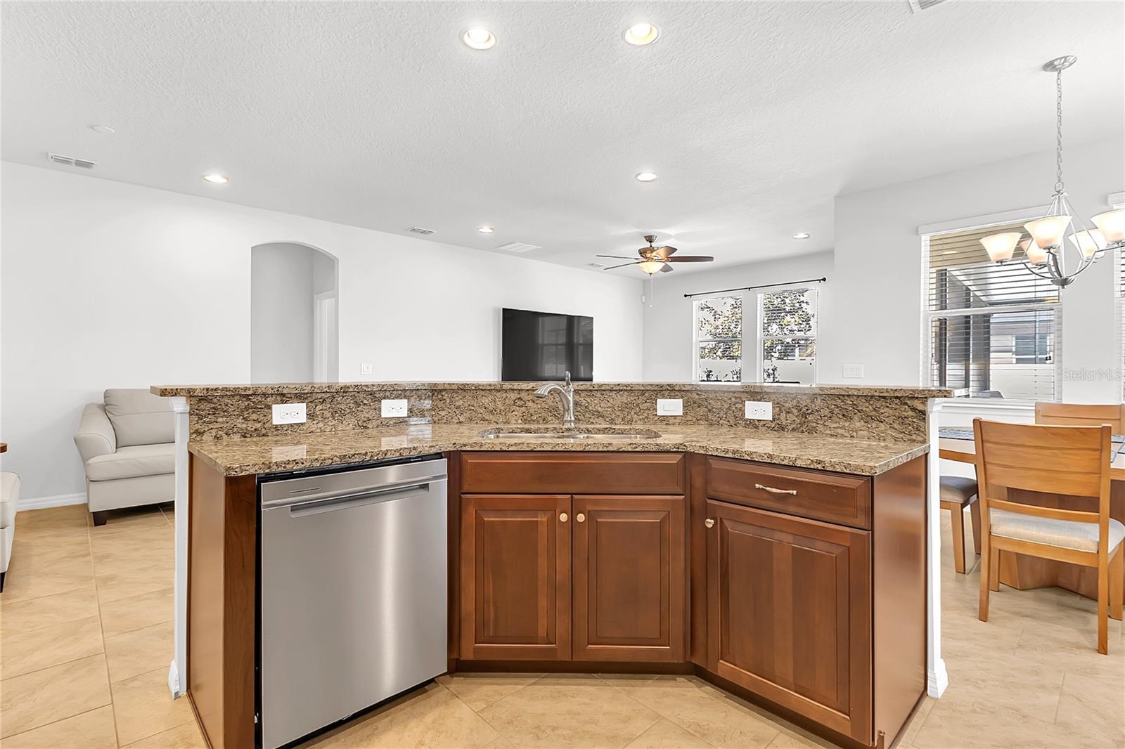 121 WHIRLAWAY DR