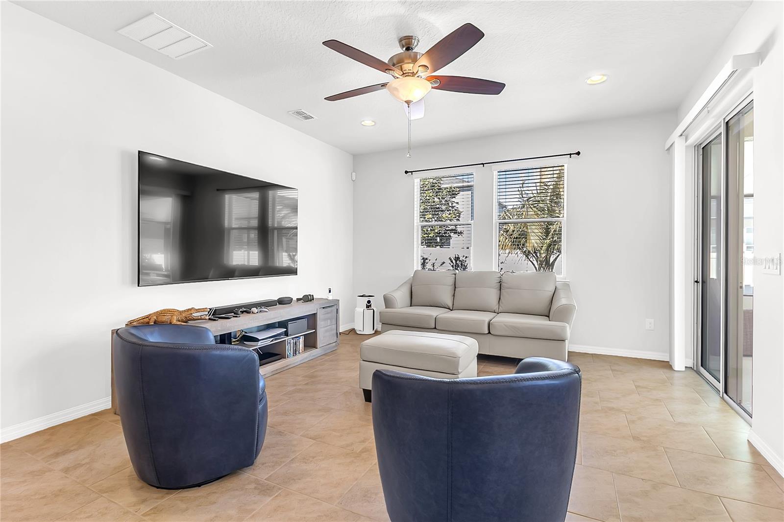 121 WHIRLAWAY DR