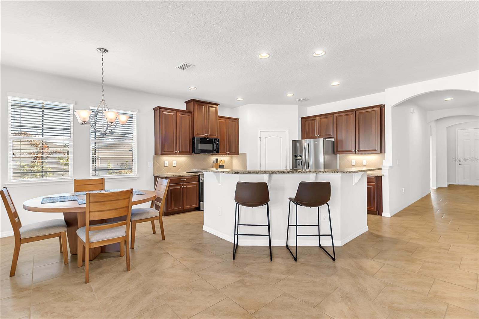 121 WHIRLAWAY DR