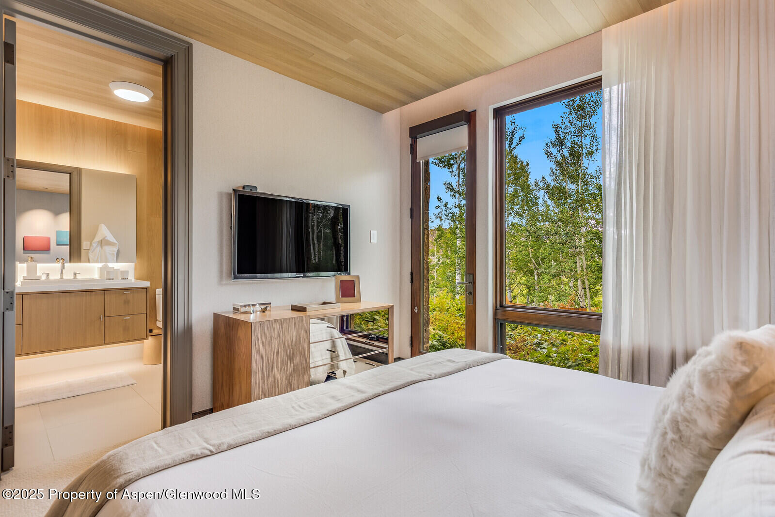 511+563 EDGEWOOD Lane