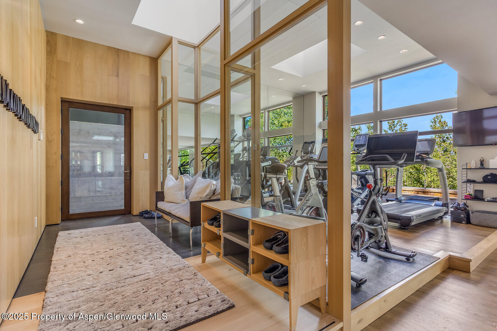 511+563 EDGEWOOD Lane