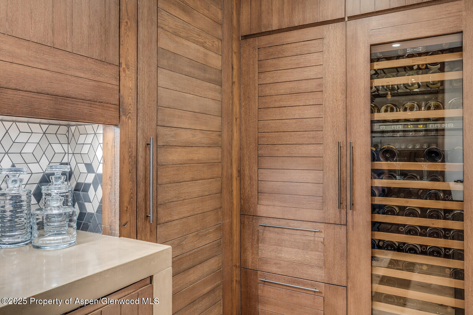 511+563 EDGEWOOD Lane