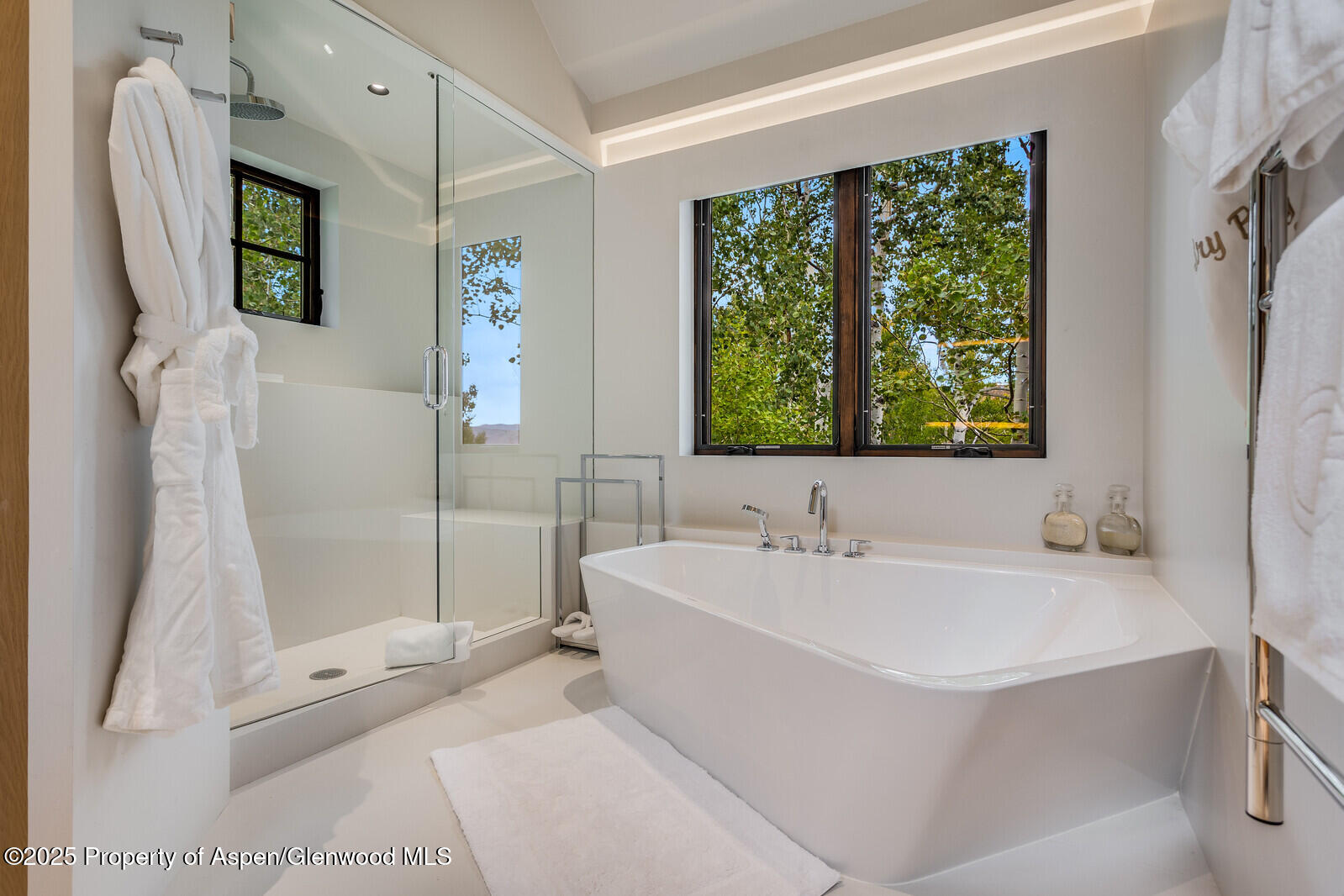 511+563 EDGEWOOD Lane