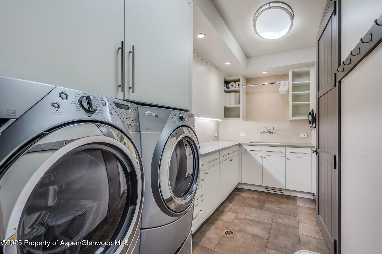 511+563 EDGEWOOD Lane