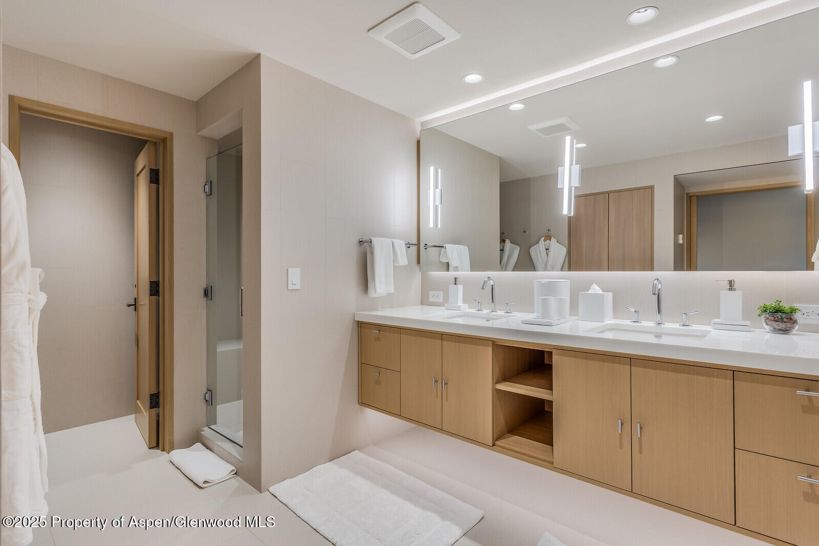 511+563 EDGEWOOD Lane