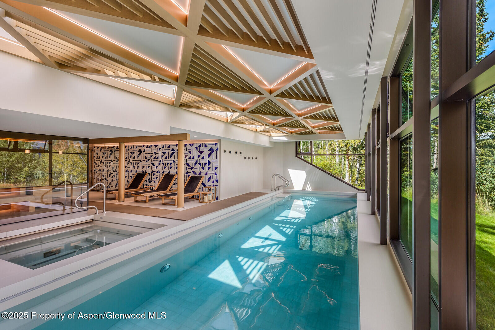 511+563 EDGEWOOD Lane