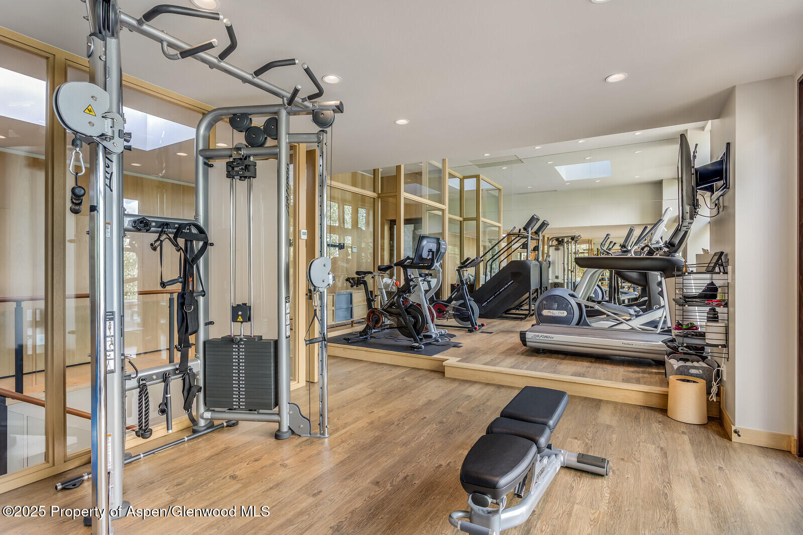 511+563 EDGEWOOD Lane