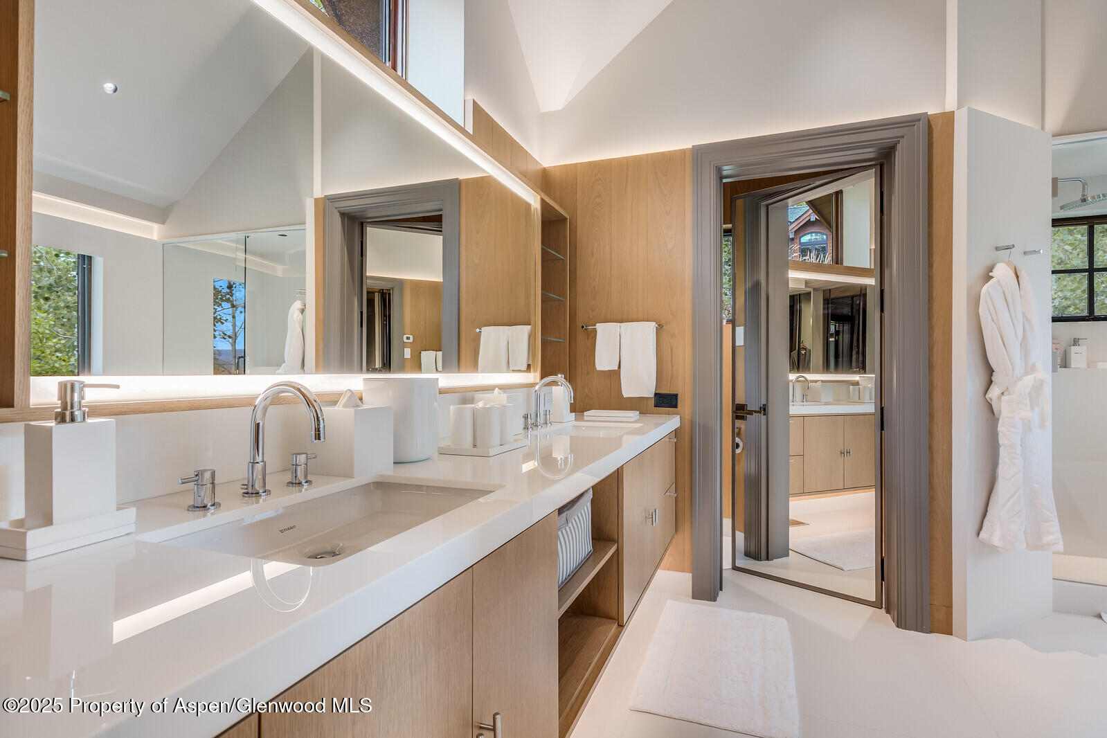 511+563 EDGEWOOD Lane