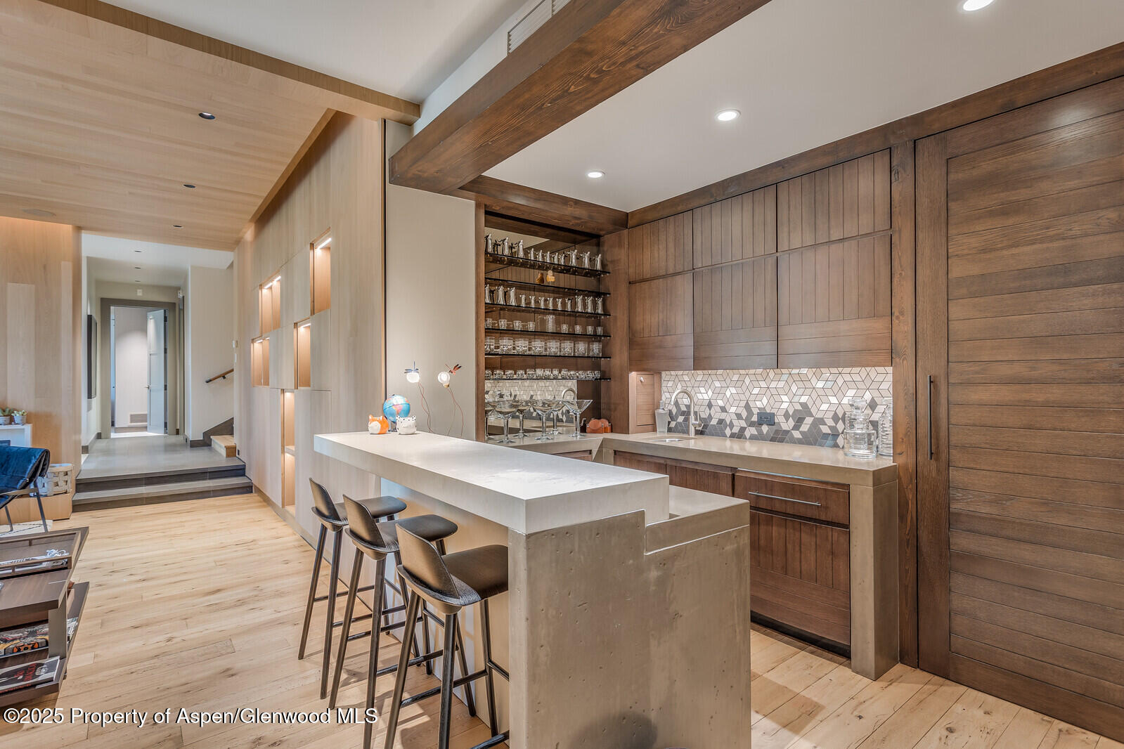 511+563 EDGEWOOD Lane