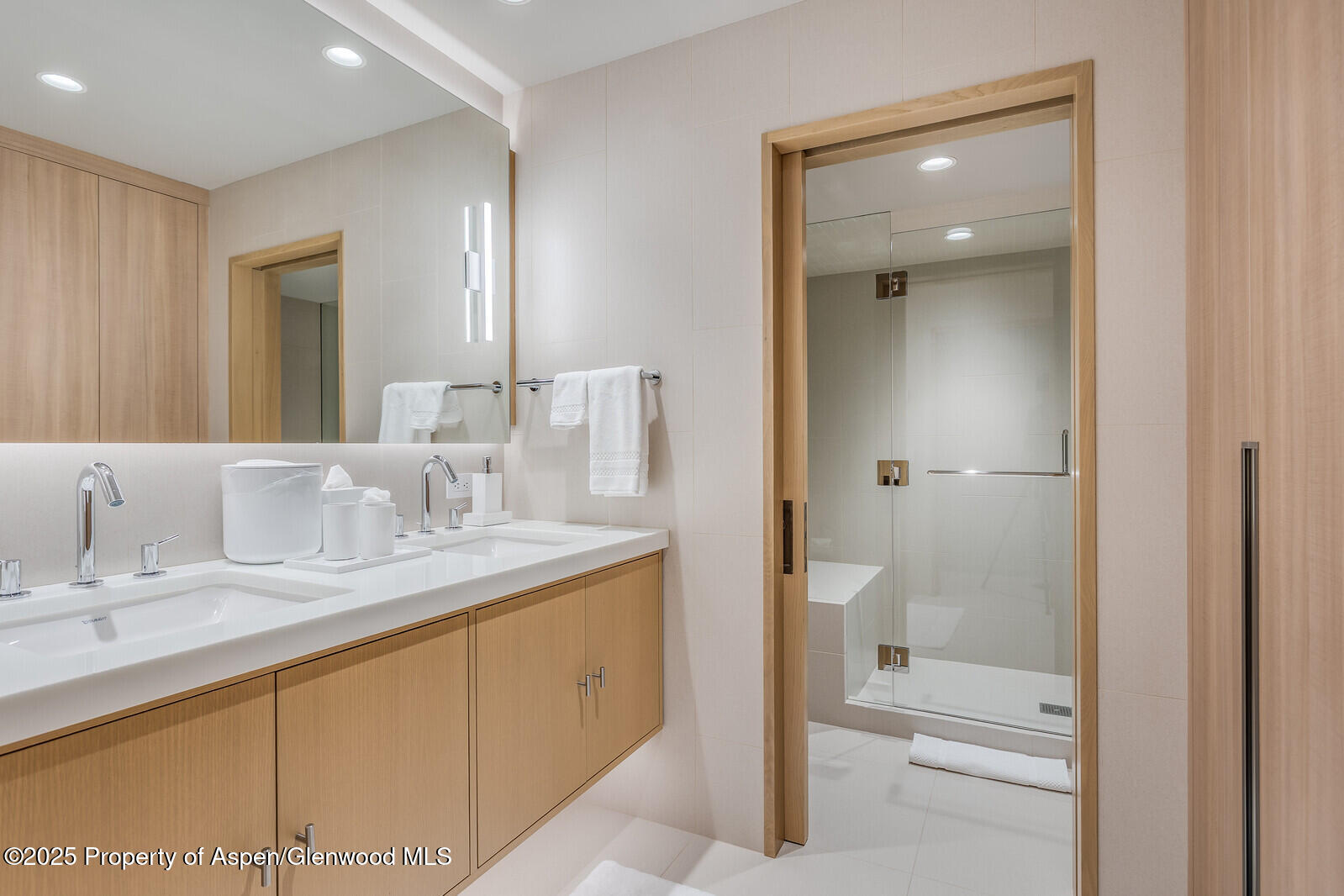 511+563 EDGEWOOD Lane